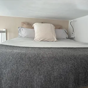 Chambre Independante En Face De La Gare Flandres Homestay Lille